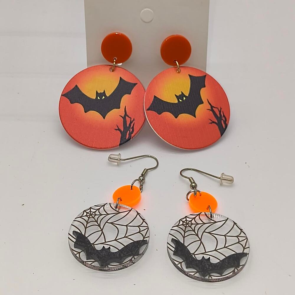 H 3 halloween earrings with black